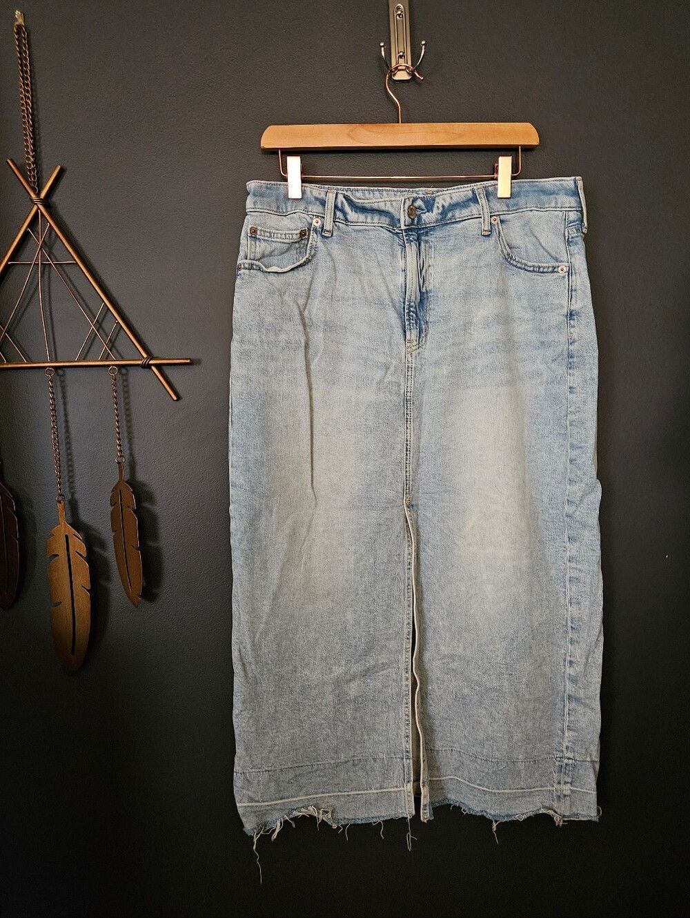 Gap Light Wash Denim Midi Skirt Raw Hem Front Slit Size 14 / 32